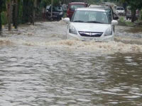 Flash flood hits Manali village
