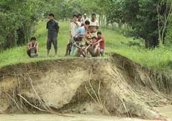 Assam flood worsens, 15,000 hit