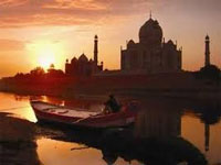 Taj vicinity 'lacks dignity', says report