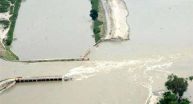 Kosi flood: Residents of border town of Birpur move to safer places